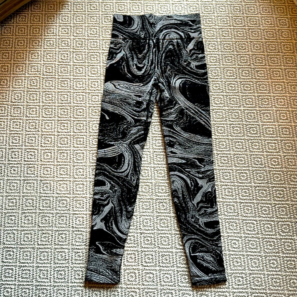 Athleta Aurora Shine Tights size S. 25” inseam. Worn twice. Matching top avail